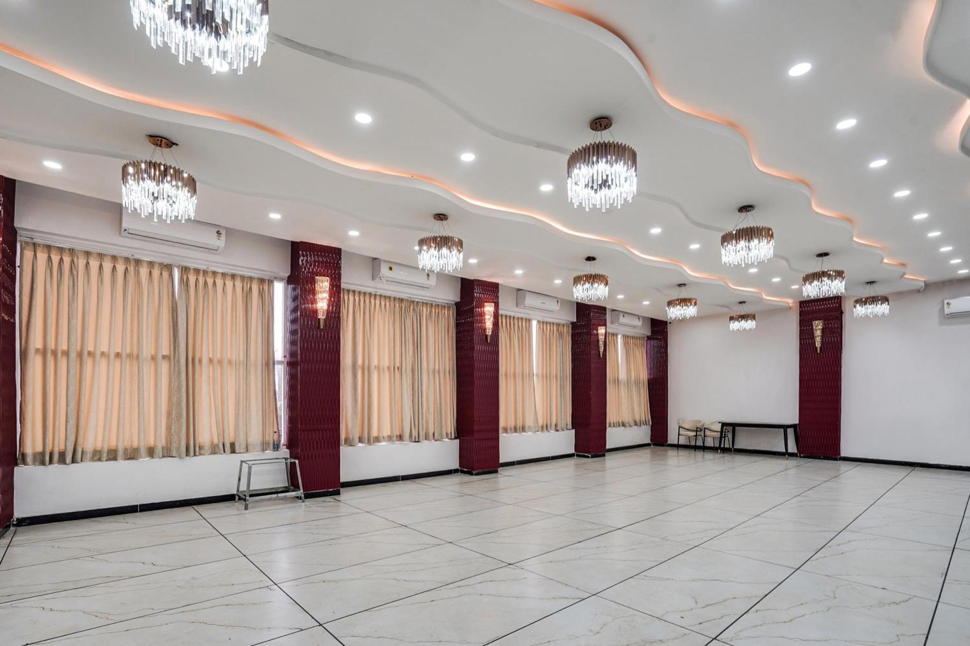 Townhouse Amanaka Formerly Hotel City Pride Rāipur Kültér fotó